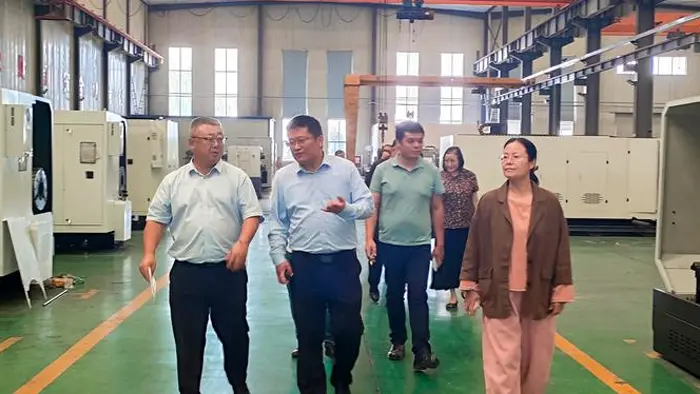 Kunden aus Übersee besuchen die Schwerindustriefabrik Qiansheng für eine Vor-Ort-Inspektion